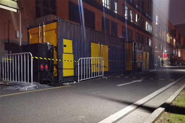 大茂镇柴油发电机组的输出电压是如何调节的？