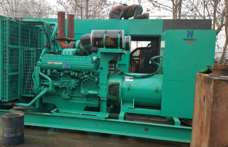 大茂镇发电机组如何判断水冷式机油散热器内部是否需要清洗？